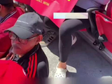 卡塔尔对瑞士赛场现国足必胜标语引热议