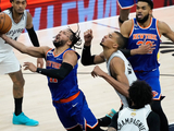布伦森独扛45分！尼克斯时隔53年再捧NBA总冠军奖杯