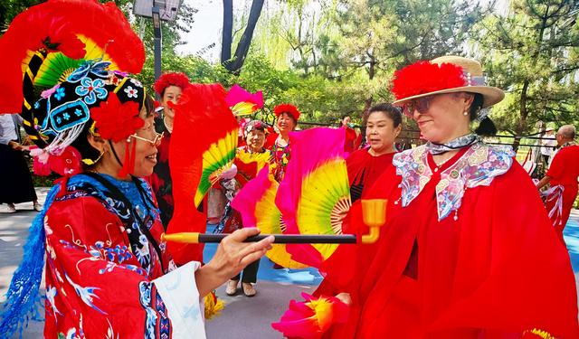 6月14日，拍摄于北京市朝阳区兴隆公园。（作者摄）