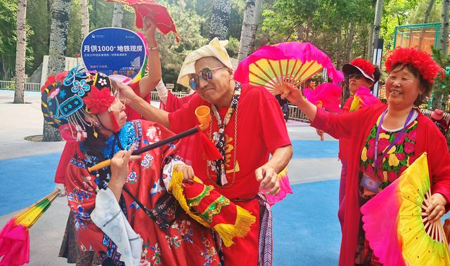 6月14日，拍摄于北京市朝阳区兴隆公园。（作者摄）