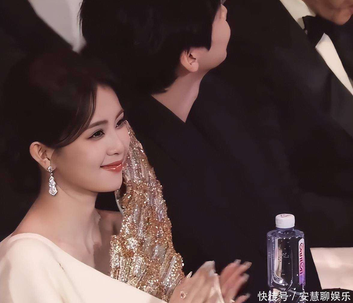 总而言之，座位的安排并非凭个人喜好，而是依据演员的作品和成就来定的。对于吴越、白鹿、肖战和孙俪来说，座位安排背后都藏着他们的努力和实力。娱乐圈的成功，最终还是要靠演员的作品和观众的认可，而不是座位的高低。