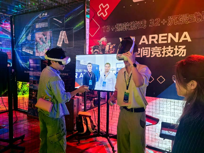 会场展区，理论变成了可触摸的现场。
