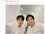 董子健和王俊凯的合照为什么会出现‘AI生成’提示？