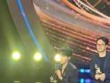 王俊凯获奖后凌晨晒自拍