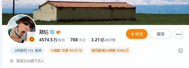 他在山城霓虹下的这一张定格，不仅实实在在地签了这份落地合约，还将电影和重庆紧紧拴在了一起，形成了双向奔赴的流量密码。如今，电影宣传的竞争越来越激烈，光靠明星自带流量已经远远不够，必须要找到正确的方式，接地气地融入大众，才能真正出效果。郑恺的这波机车打卡，简直为宣传做了一个完美示范——接地气地玩到一块，效果远比硬推更好。