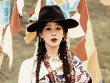 雪山下的格桑花少女~(¯▽¯~)~雀斑妆+格桑花藏袍，生命力溢出屏幕了