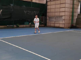 学员20小时网球训练初显成效，目标暴力正手