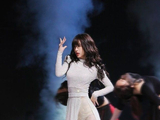 李菲儿《浪姐2》成团夜高开叉裙秀长腿 赤脚起舞燃炸全场