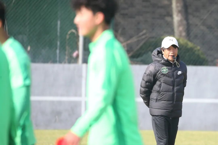 浙江FC青训耕耘者 池谷友良冯扬吴昊一的坚守与传承