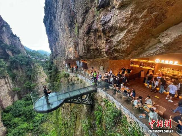 特色咖啡馆成景区新“网红”。叶金涛 摄