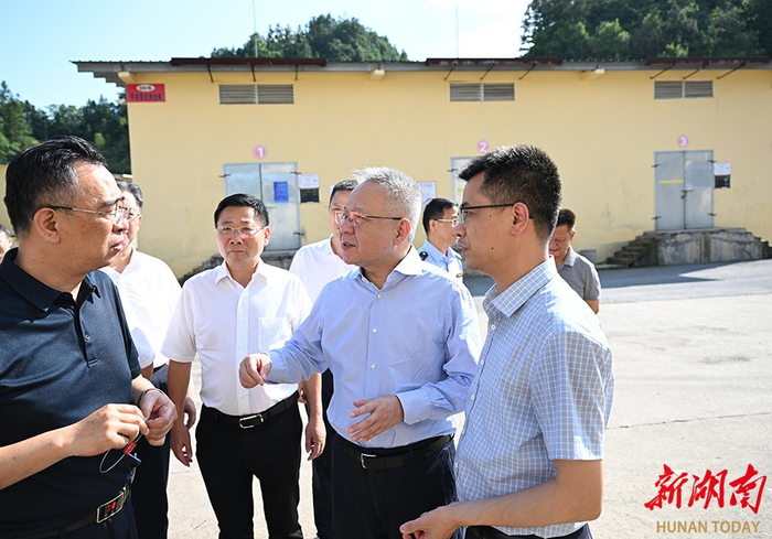 6月15日，沈晓明来到浏阳金狮仓储服务部检查。​