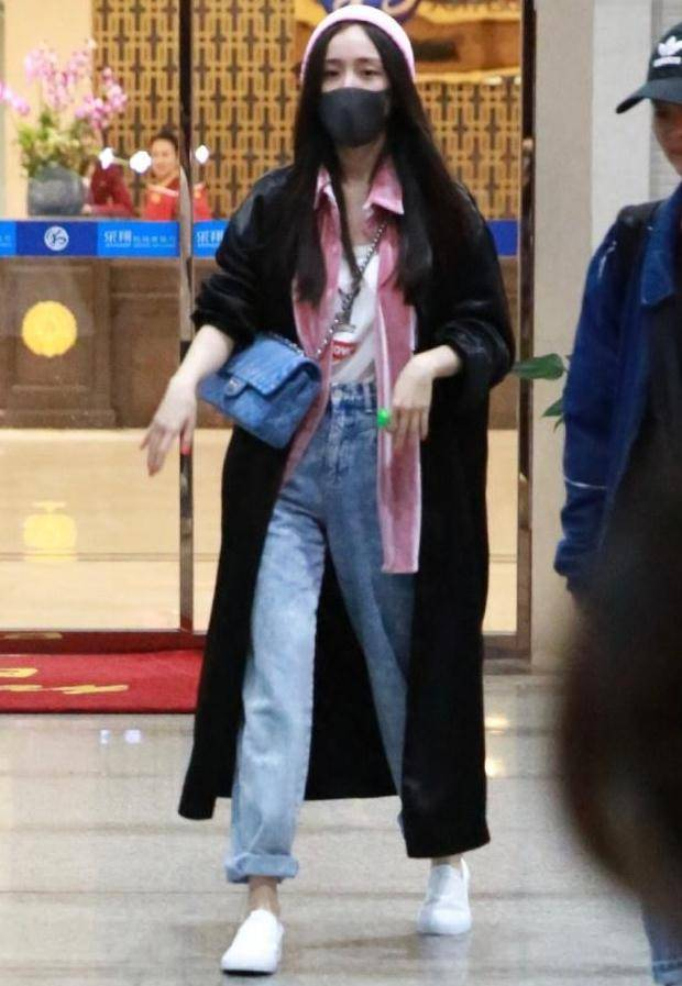 其实娱乐圈里明星们的财力真的很强大，难怪这么多人都争先恐后的往娱乐圈里钻，但是还是希望这些明星在能力范围之内做一些有益的活动，帮助那些需要帮助的人。