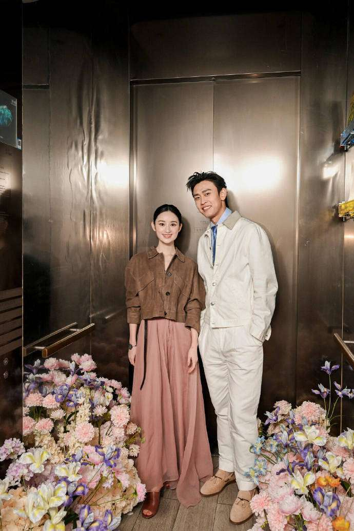 从童年阴影中的顾忆罗，到实力派女主角；从戏里的悲情夫妻，到现实中甜蜜领证，郭晓婷用27年的光阴证明：无论爱情还是事业，都需要用心打磨，静待花开。