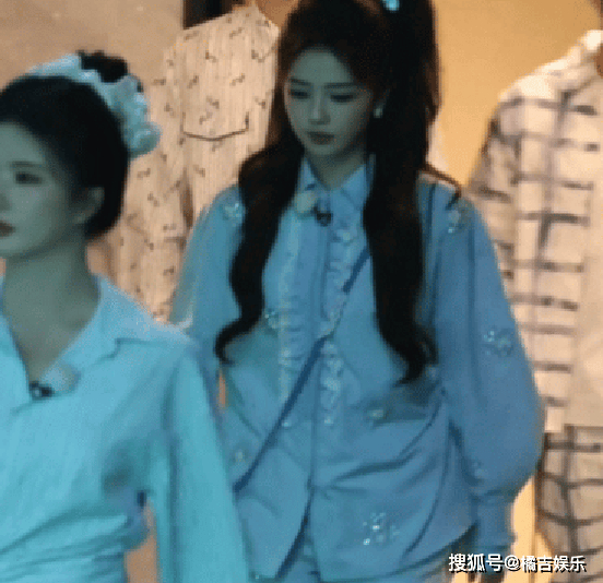 白鹿此次跑男收官上班，不仅是一次简单的行程，更是一场关于心态与专业的生动诠释。她用行动告诉我们，真正的强大不是没有争议，而是在风雨中依然能保持微笑，专注前行。无论是作为演员还是综艺常驻嘉宾，她都在用自己的方式传递着积极向上的力量。随着《奔跑吧》本季即将收官，观众们也期待着在正片中看到她更多精彩的表现。同时，也祝愿她在未来的演艺道路上，能够继续带着这份从容与热爱，奔赴下一场山海，为我们带来更多优秀的作品和治愈的瞬间。
