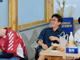 鹿晗父亲身份成谜：十几年无人知，三大传闻哪个最真？