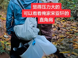 网友对宋亚轩勒脖背包事件的主要反应和评价是什么？