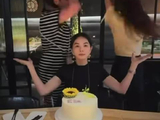 姐妹家人都在身边，是很幸福的陈嘉桦女士了