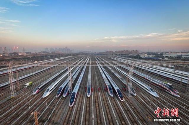 图为武铁客运段列车。 邹政 摄