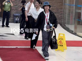 白衬衫搭配黑裙子，优雅又知性， 第23届电影频道传媒关注单元