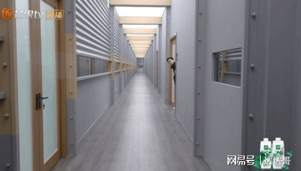 队长陈小春迟迟未归。 （视频截图）