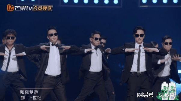 五位又唱又跳。 （视频截图）