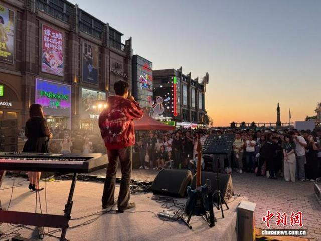 音乐角上演着“人人皆可发光”的城市故事。哈尔滨市道里区委宣传部 供图