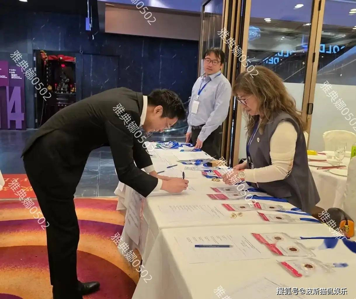 无论如何，我们都相信，霍启山一定会有着非常美好的未来发展，不管是在事业上还是感情上，都能够找到属于自己的幸福和成就。也希望他能够继续努力，为家族和社会做出更多的贡献，成为一名有责任有担当的优秀企业家。