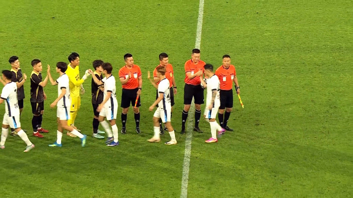 大连英博球员毛伟杰在比赛中