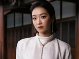 LV为宋茜使用“亮相”一词，与其他嘉宾“出席”有何不同待遇？