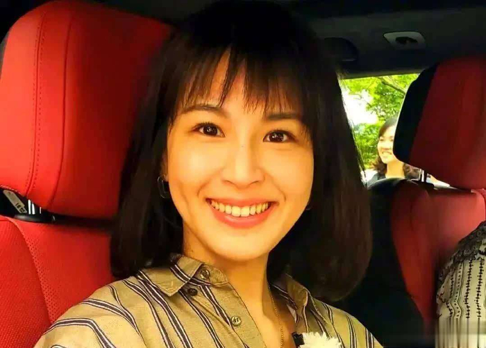 如今的曾沛慈，事业蒸蒸日上，婚姻美满幸福，在41岁的年纪，活成了许多人心中的理想模样。未来，她一定能在舞台上继续发光发热，带来更多动人的作品，也将在孙立衡的陪伴下，携手走过更多美好的岁月，延续这份甜蜜与安稳。