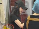 深圳街头偶遇刘浩存！素颜逛粽摊买粽子。我才搞懂一件事
