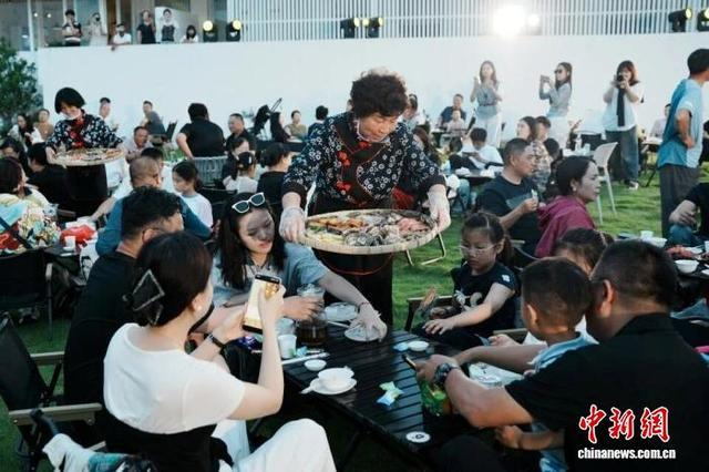 厝边村宴。 方莹莹 供图