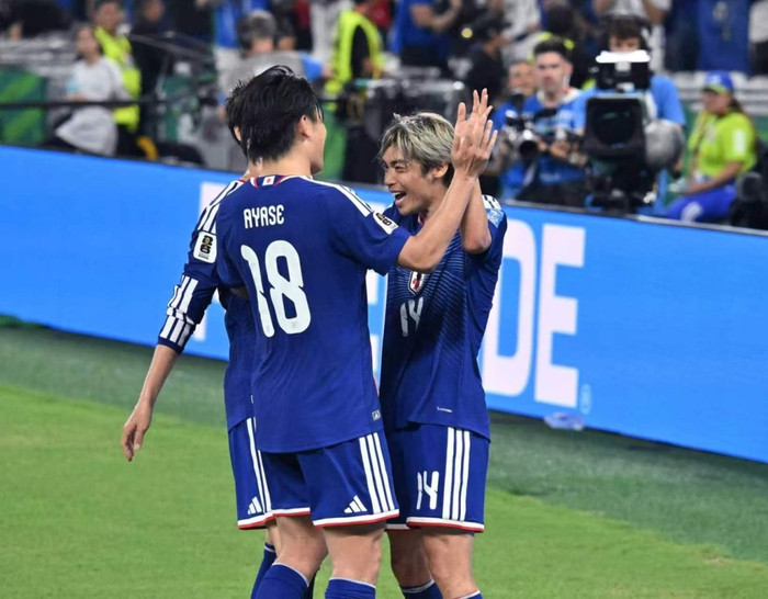 日本队4-0大胜突尼斯