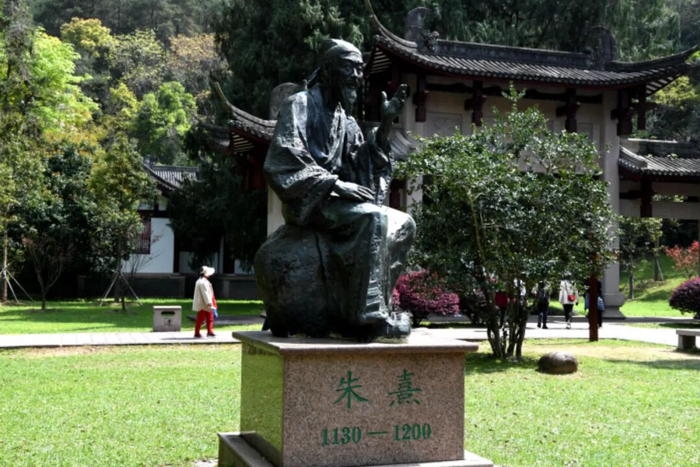 福建武夷山朱熹园里的朱熹雕塑 资料图。中新社发