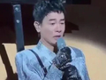 陈小春边哭边道歉，引热议