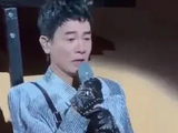 陈小春边哭边道歉，引热议