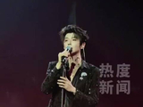 听郝熠然歌声愿考生金榜题名
