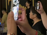 孙俪携女小花亮相夏季舞会，即兴跳裁判舞为女助阵