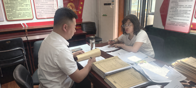 乌兰察布市司法局联合乌兰察布市公证协会开展公证案卷集中评查工作。（资料图）