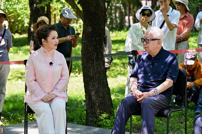 吴碧霞、王立平