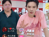 从母子反目，矛盾和解，到合体直播，向华强一家把流量玩明白了