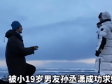 金莎带小17岁男友和婆婆逛胡同，孙妈妈显年轻被误认成闺蜜