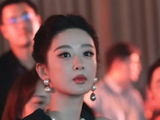 三连提首赴晚宴！杨紫白玉兰发言哽咽引泪目