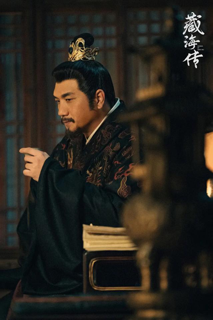 黄觉在《藏海传》中饰演平津侯庄芦隐
