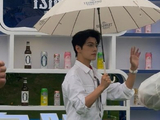 暴雨挡不住！杨洋深圳现身致谢雨中等候粉丝