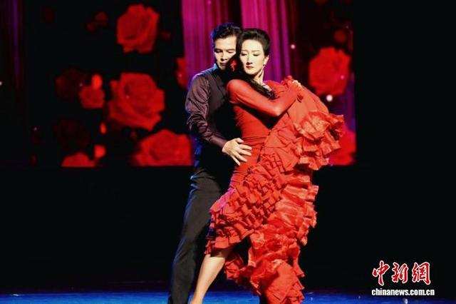 东方经典歌舞秀《东方·乐五洲》惠民演出剧照。 主办方供图