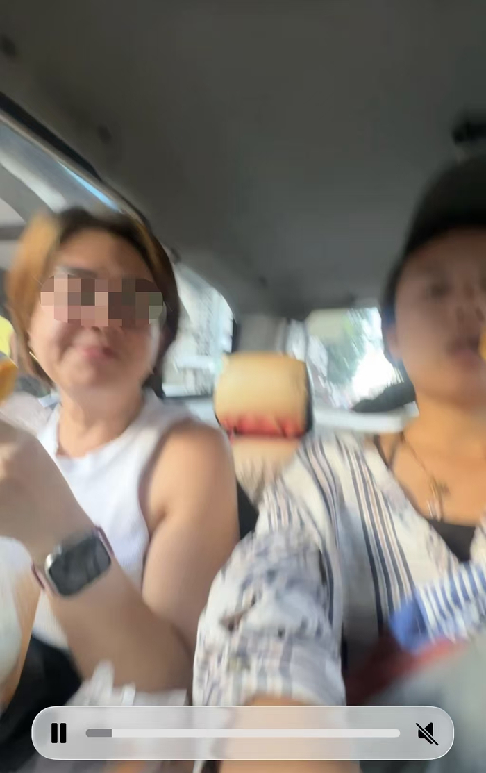 李大璐在出租车上拍下的视频截图。 受访者供图