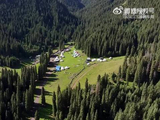 近日，新疆昌吉回族自治州呼图壁县苇子沟，暖阳洒落山谷…