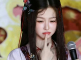 虞书欣在《长生骨》中的蚌精造型是在哪部小说中出现的？
