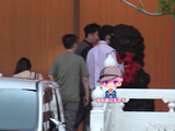 黄晓明深夜聚餐后，和长发美女单独KTV续摊